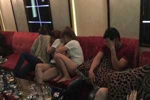 Hàng chục dân chơi phê ma túy trong quán karaoke lớn nhất Sài Gòn