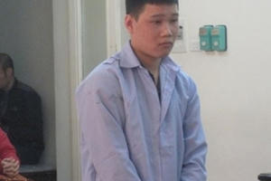 Đánh chủ quán mát xa rồi cướp điện thoại