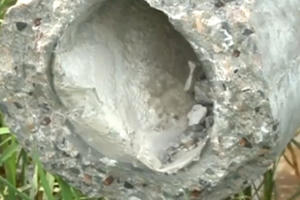 Bất thường khi hàng loạt cột điện đổ ở Hà Nam do bão số 1