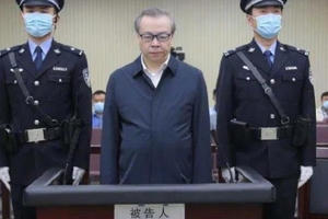 Nhận hối lộ 258 triệu USD để nuôi 100 nhân tình