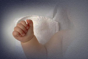 Phẫn nộ bé gái 3 tháng tuổi bị người thân xâm hại