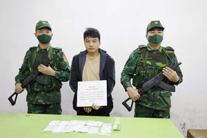 Bắt đối tượng giấu 8kg bạc trong giày, mang qua cửa khẩu Móng Cái