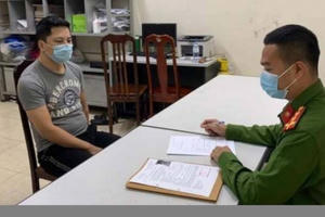 Bắt Tổng giám đốc trốn truy nã khi đang đến ngân hàng giao dịch