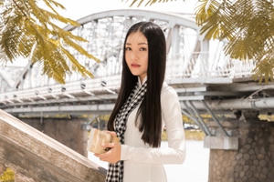 “Nàng thơ xứ Huế” Ngọc Trân trong trẻo, ngọt ngào trong tà áo dài trắng