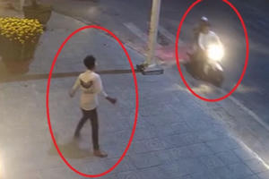 Video: Kinh hoàng nam thanh niên bị nhóm người truy đuổi, chém tới tấp trong đêm