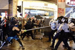 Mỹ - Trung ăn miếng trả miếng về luật an ninh mới