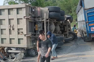 Hoà Bình: Khởi tố tài xế xe tải trong vụ tai nạn khiến 3 người tử vong