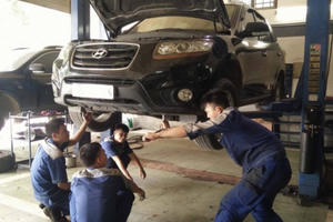 Bản tin Xe Plus: Xe Santafe "nát bươm" vì sửa đến 4 lần nhưng Huyndai Ngọc Khánh vẫn không bắt được bệnh