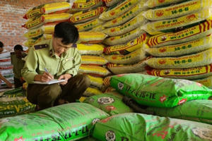 Gia Lai: Tạm giữ hơn 3,5 tấn phân bón hết hạn sử dụng