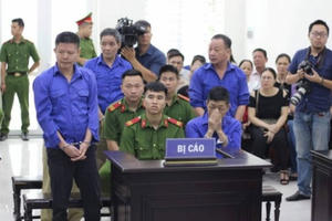 Hoãn phiên xử Hưng “kính” và đồng phạm