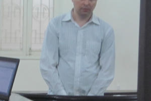 3 năm tù cho “ông Tây” dùng thẻ ATM giả để rút tiền