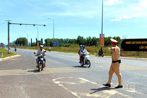 CSGT Đồng Nai ra quân tháng cao điểm xử lý vi phạm giao thông