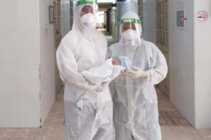 Sản phụ 22 tuổi mắc Covid-19 “vượt cạn” trong khu cách ly