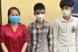 Nữ nhân viên quán karaoke bán ma tuý cho các "thượng đế" sử dụng