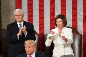 Chủ tịch Hạ viện Mỹ xé nát bài phát biểu liên bang của ông Trump