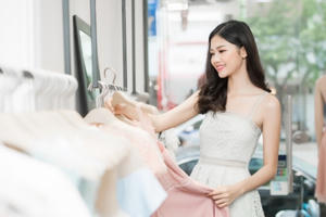 Theo đuổi mốt xuyên thấu, Á hậu Thanh Tú xinh đẹp khiến ai cũng ngẩn ngơ