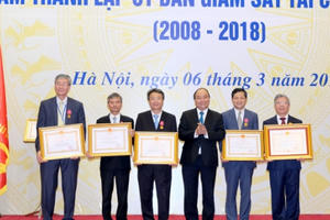 Thủ tướng dự lễ kỷ niệm 10 năm thành lập Ủy ban Giám sát tài chính quốc gia