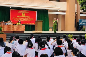 Công an huyện Trảng Bom tích cực tuyên truyền để ngăn chặn tệ nạn xâm nhập học đường