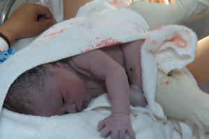 Ngắm 3 bé trai ra đời ngay thời khắc giao thừa