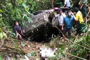 Lai Châu: Ô tô bán tải lao xuống vực, 2 người tử vong tại chỗ