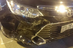 Hà Nội: Xe Camry đâm liên hoàn, hàng loạt xe máy nằm la liệt