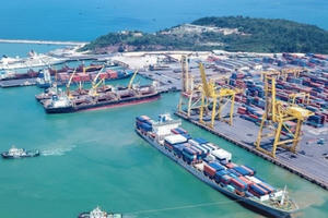 Hiện đại hóa cảng container ở miền Trung: VIMC có đủ “lực” đầu tư Cảng Liên Chiểu? Hiện đại hóa cảng container ở miền Trung: VIMC có đủ “lực” đầu tư Cảng Liên Chiểu?