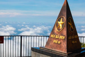 Núi Bà Tây Ninh đẹp ngỡ ngàng từ trên cao