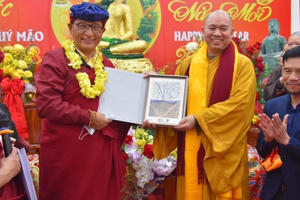Bắc Ninh: Đức Gyalwang Drukpa thăm chùa Phật Tích
