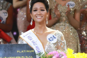 Chung kết Hoa hậu Hoàn vũ Việt Nam 2017: H'Hen Niê giành vương miện trị giá 2,7 tỷ đồng