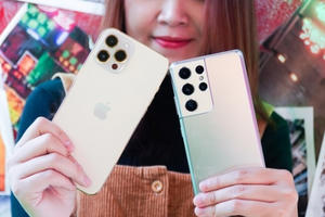 Galaxy S21 Ultra đọ dáng iPhone 12 Pro Max