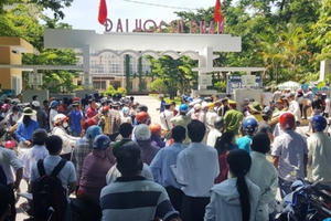 Nữ sinh bị đình chỉ thi vì chép "phao" lên đùi