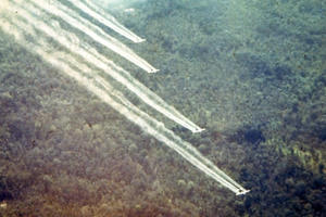 Monsanto - Thủ phạm cung cấp chất độc màu da cam trong chiến tranh Việt Nam