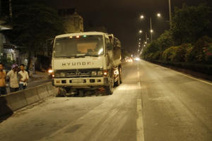 Kinh hoàng cảnh xe máy vừa bị hung thần kéo lê vừa cháy ngùn ngụt