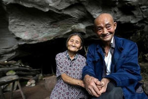Cặp vợ chồng già sống trong hang động suốt 54 năm