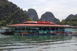 Hạ Long bất lực với nhà hàng nổi