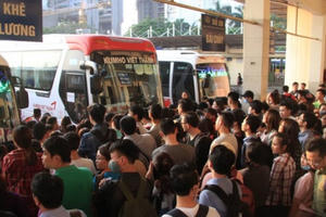 Dòng người ùn ùn “rời đô” về nghỉ lễ 2/9