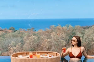 Hà Thu diện bikini nóng bỏng du ngoạn tại Bali