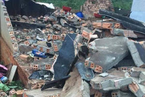 Lâm Đồng: Lốc xoáy mạnh, khiến nhiều ngôi nhà hư hỏng