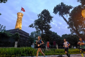 Giải chạy 'Đón bình minh-Chào bình thường mới' diễn ra lúc 0g