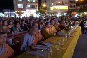 Xúc động lễ Vu Lan báo hiếu trên đảo Cát Bà Xúc động lễ Vu Lan báo hiếu trên đảo Cát Bà