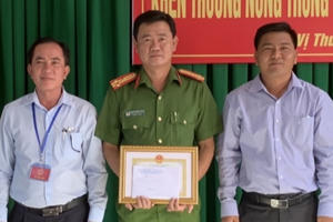 Hậu Giang: Khen thưởng nóng lực lượng Công an huyện Vị Thủy trong đấu tranh phòng, chống tội phạm ma túy