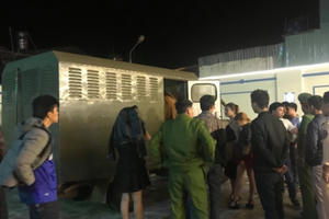 Đột kích quán karaoke lúc nửa đêm, xác định 7 thanh niên dương tính với ma túy