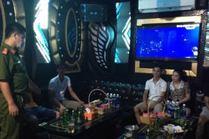 Hải Phòng: Bất chấp lệnh cấm, quán karaoke Minh Nhật vẫn lén lút phục vụ “thượng đế”