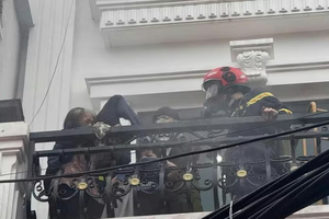 Giải cứu thành công 3 người bị mắc kẹt trong ngôi nhà phát hỏa tại Hải Phòng