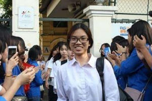 Thi lớp 10 ở Hà Nội: Phụ huynh nháo nhào tìm lớp luyện thi môn Sử