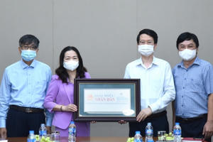 Bàn giao công tác quản lý, lãnh đạo Báo Đại biểu Nhân dân