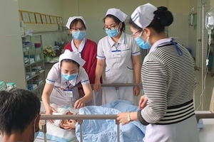 Bố chém con trai nguy kịch, phải khâu hàng trăm mũi