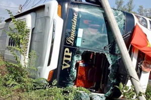 Lâm Đồng: Lật xe giường nằm chở 40 hành khách