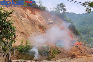 Lào Cai: Ngang nhiên đào bới, vận chuyển đất trái phép giữa "thanh thiên bạch nhật" tại xã Tả Gia Khâu