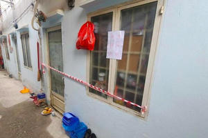 Bàng hoàng phát hiện hai vợ chồng cùng con nhỏ 2 tuổi tử vong trong nhà trọ